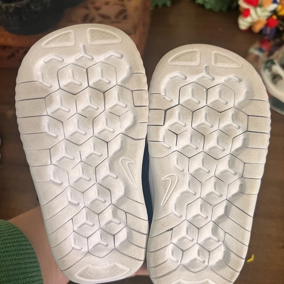 Nike Kids Black Sneakers - Picture 2 of 4